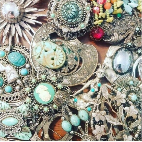 Jewelry Lot - Picture 2 of 3